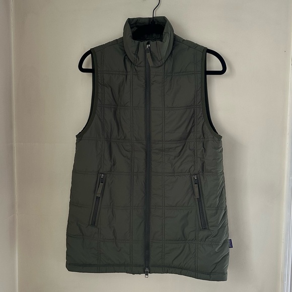 Patagonia Women’s Lost Canyon Insulated Vest - Picture 2 of 4